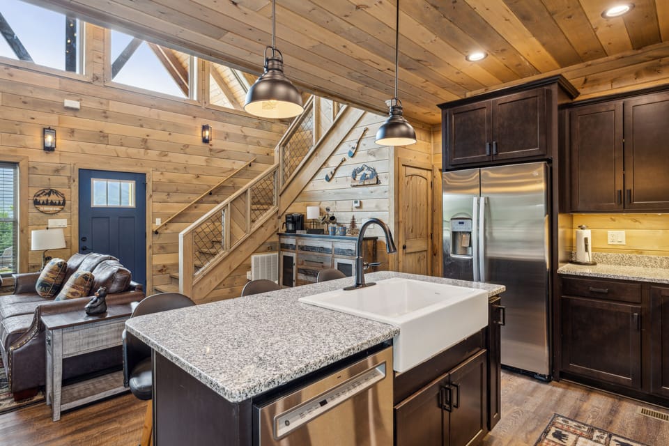 Cabin, 2 Bedrooms | Private kitchen | Coffee/tea maker, fridge, oven, toaster