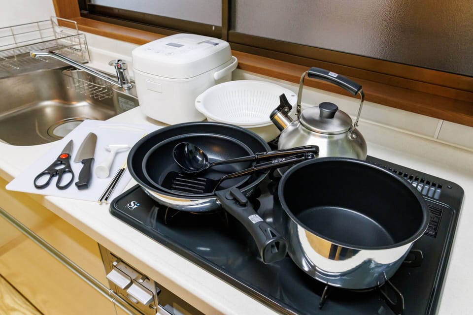 Basic Apartment | Private kitchen | Fridge, microwave, stovetop, electric kettle