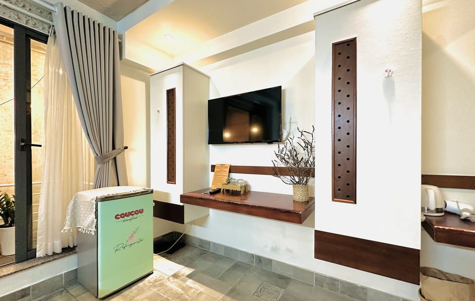 Basic Double Room, Patio | Mini-refrigerator