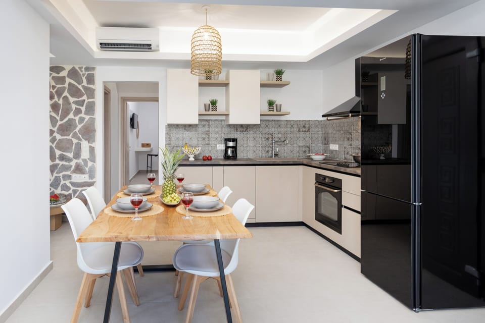 Comfort Apartment, 2 Bedrooms, Kitchen, Oceanfront | Private kitchen | Espresso maker, coffee/tea maker, electric kettle, highchair