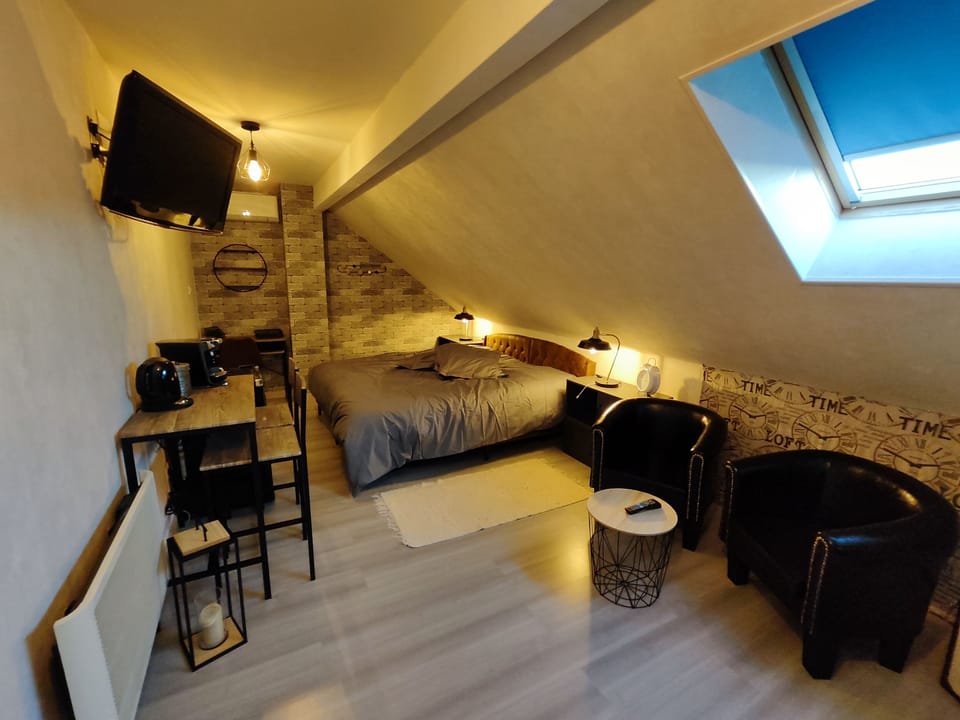 Superior Double Room, 1 King Bed | Premium bedding, memory foam beds, individually decorated