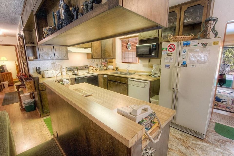 House, 3 Bedrooms | Private kitchen | Coffee/tea maker, fridge, oven, toaster