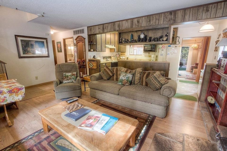 House, 3 Bedrooms | Living area