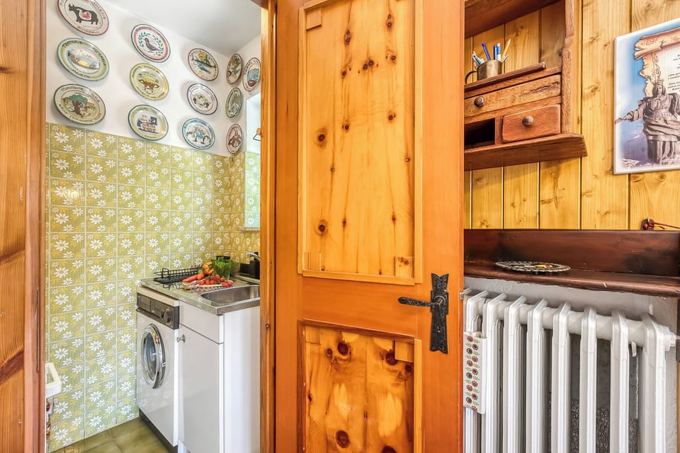 Family Apartment, Multiple Bedrooms (Alme Suites) | Private kitchen | Fridge, microwave, stovetop, cookware/dishes/utensils