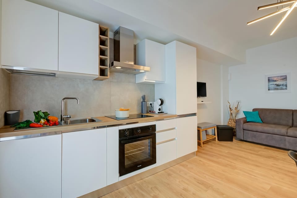 Standard Apartment, 1 Bedroom, Microwave, Mountainside (Il Vecchio Faggio: Lake Maggiore view) | Private kitchen