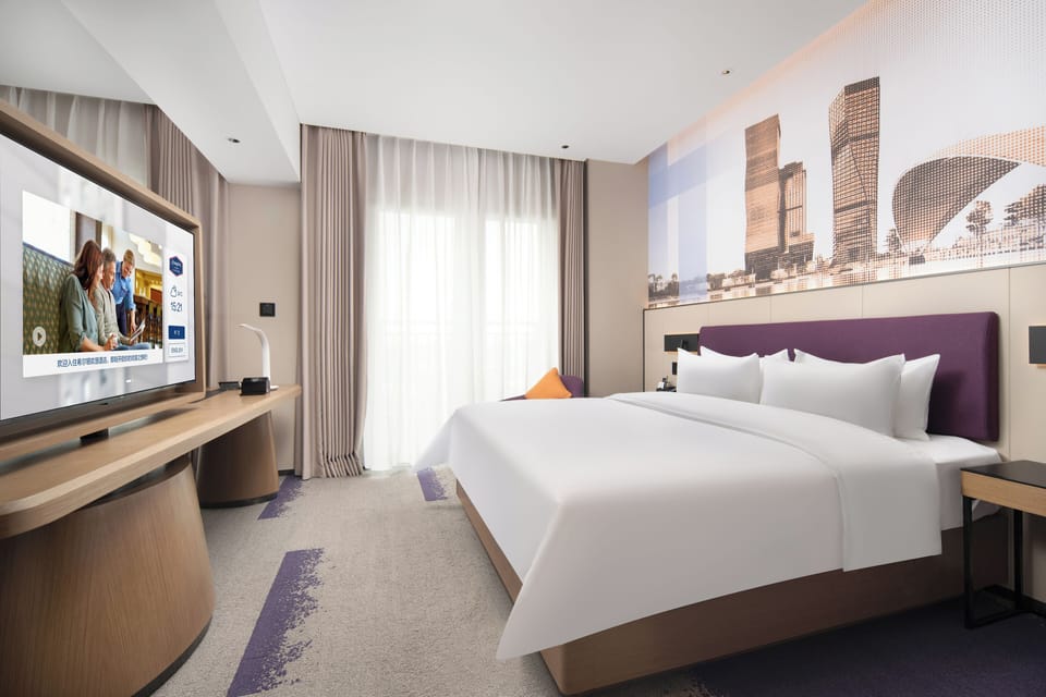 Luxury Single Room | Desk, laptop workspace, WiFi (free), bed sheets