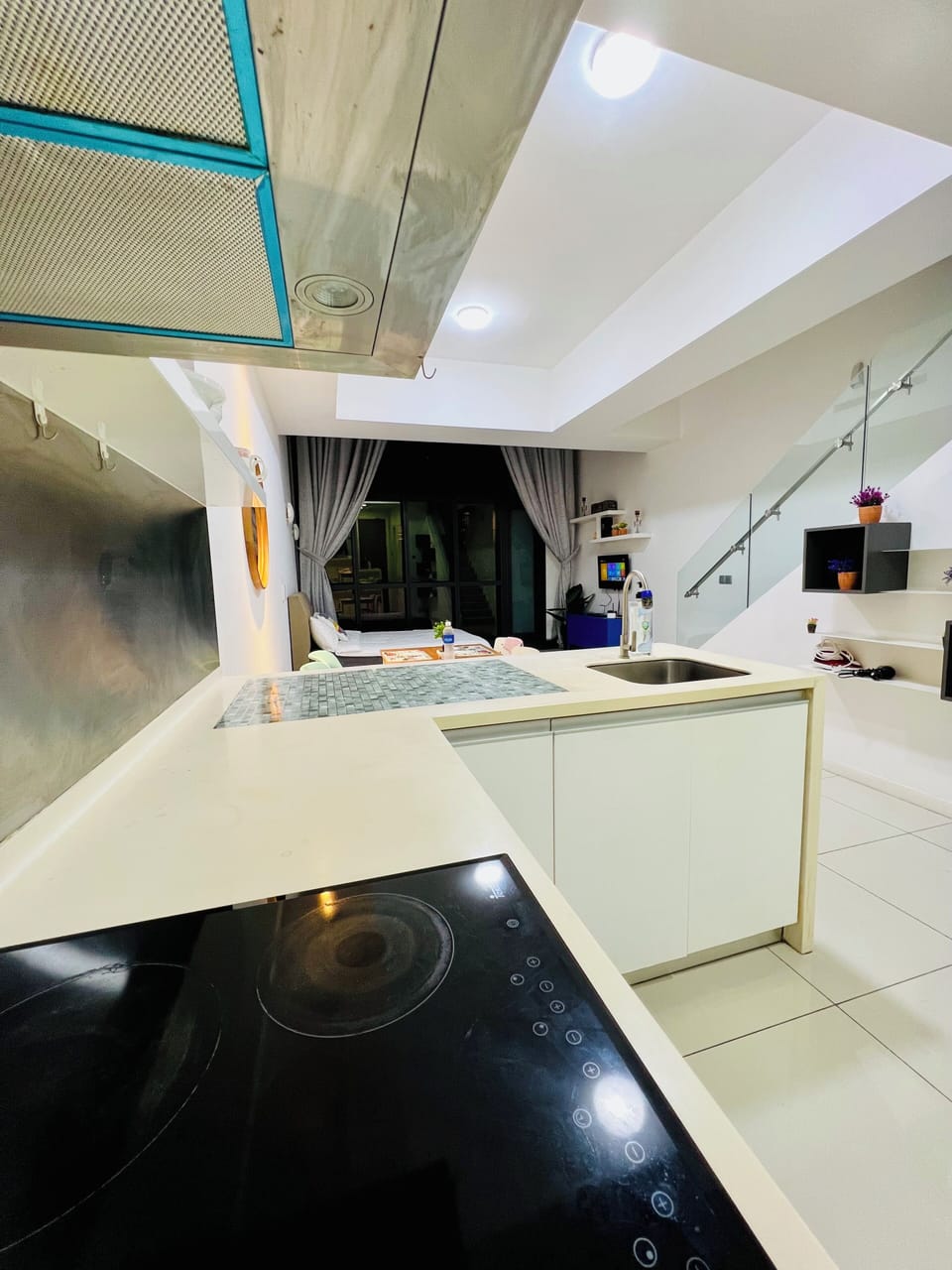 Standard Twin Room, Non Smoking, City View | Private kitchen | Freezer, paper towels