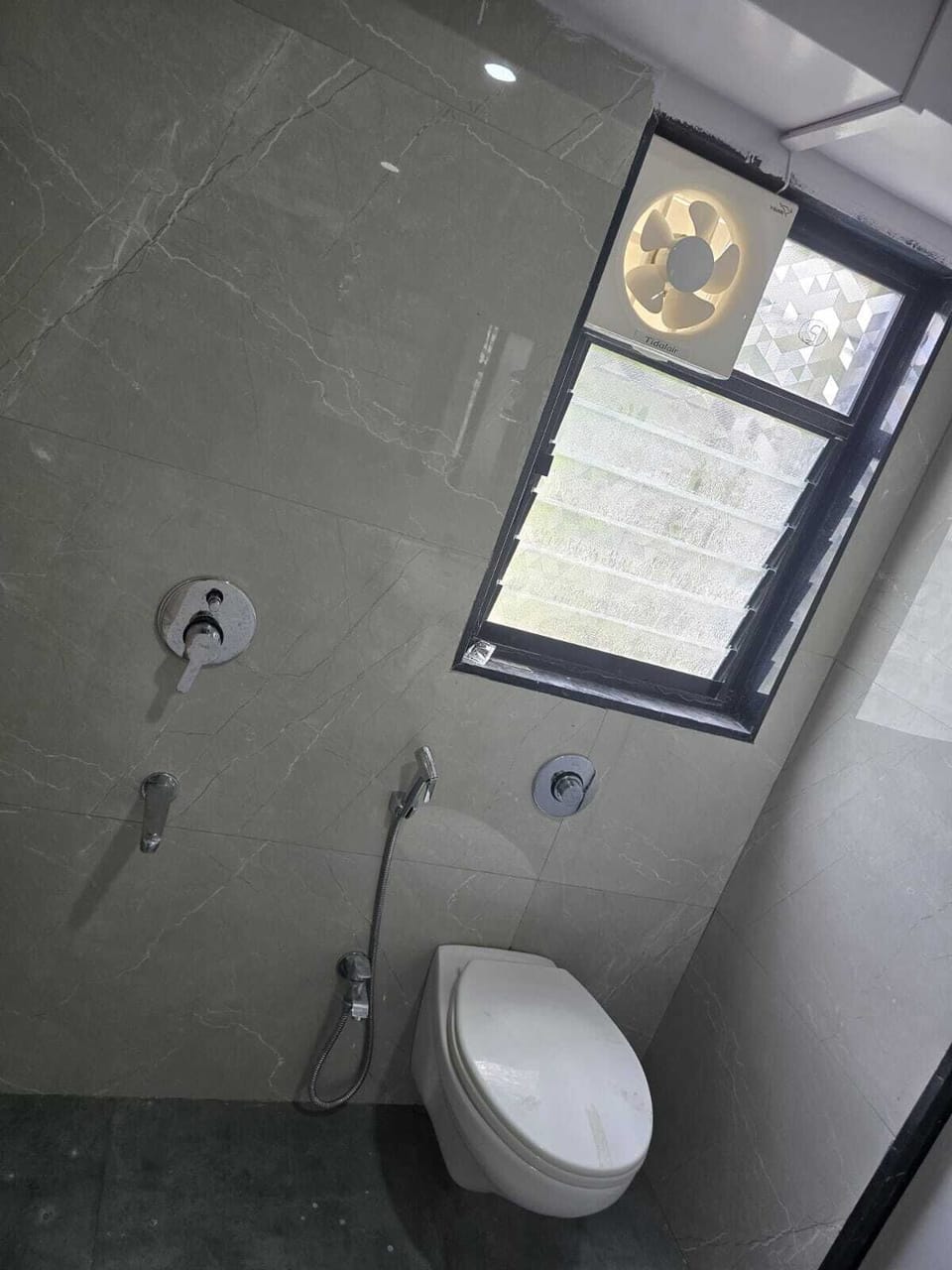 Deluxe Double Room, 1 Double Bed | Bathroom | Shower, rainfall showerhead, bathrobes, towels