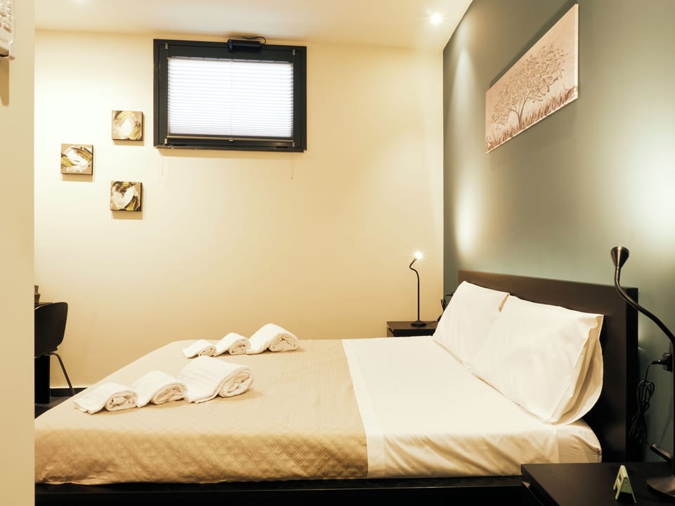 Basic Double Room | In-room safe, free WiFi, bed sheets