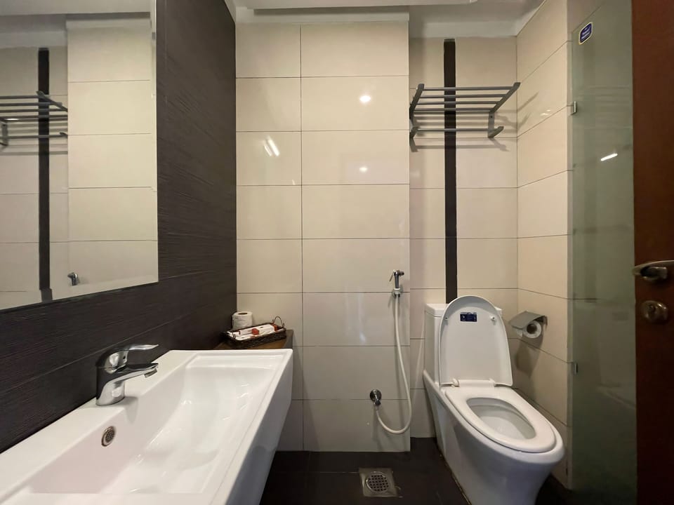 Slippers, towels, toilet paper