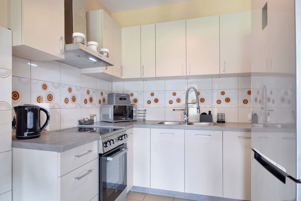 Apartment, 1 Bedroom | Private kitchenette | Fridge, stovetop, coffee/tea maker, electric kettle