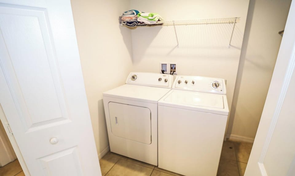Townhome Jacuzzi Grill 10 min Disney House in Osceola County