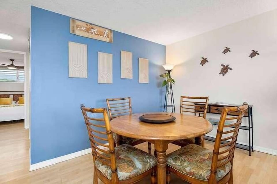Condo, Multiple Beds (Kona Alii 407) | Dining