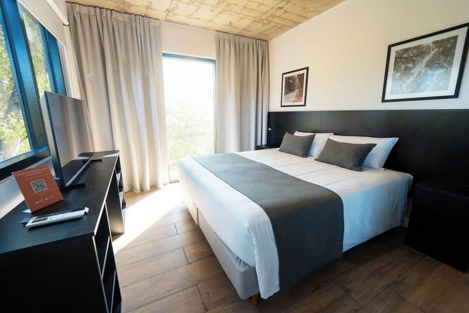 Standard Room | Minibar, in-room safe, blackout drapes, soundproofing