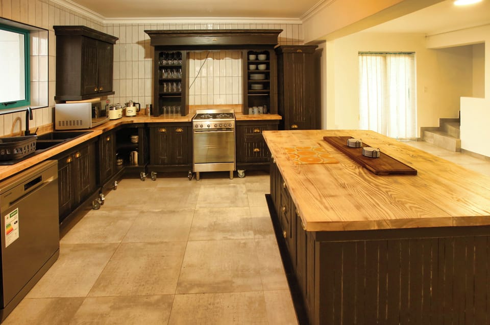 Basic House, Balcony, Sea View | Private kitchen | Electric kettle, toaster, freezer, kitchen islands