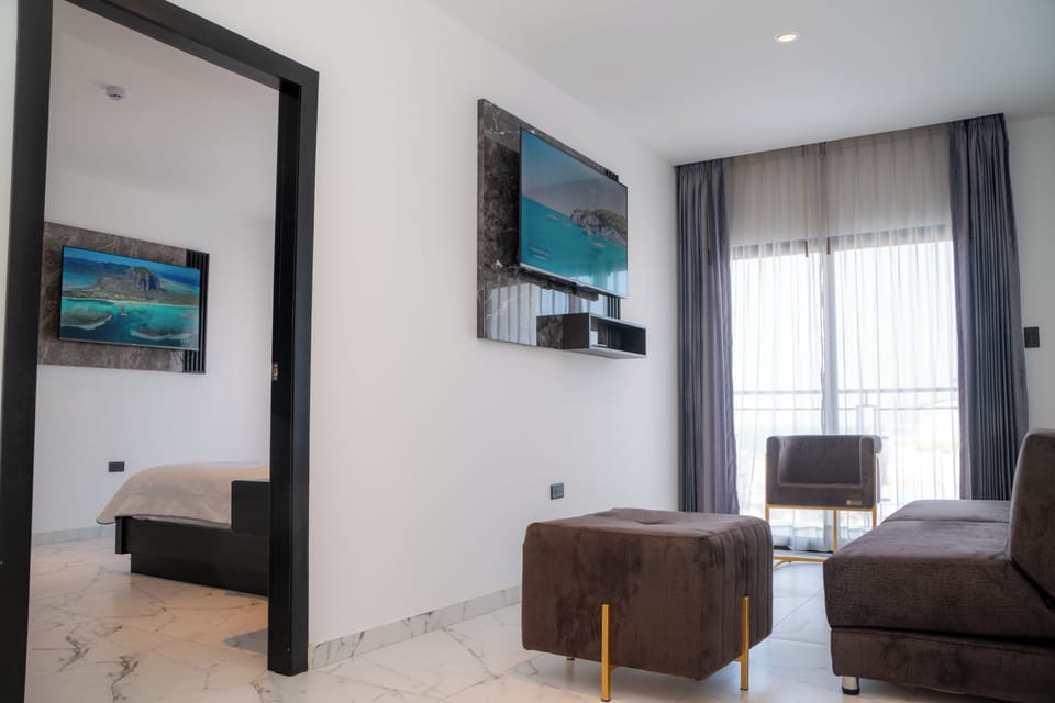 Deluxe Studio Suite | Blackout drapes, soundproofing, iron/ironing board (on request)