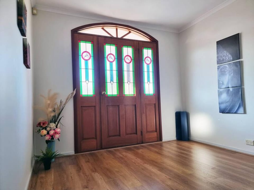 House | 4 bedrooms, in-room safe, desk, iron/ironing board