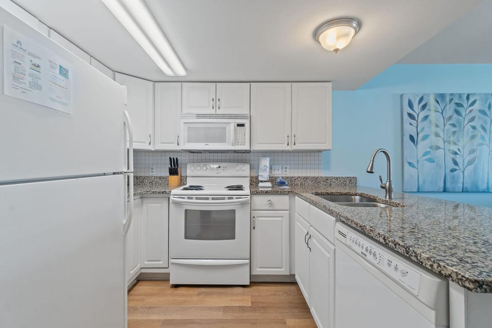 Condo, Multiple Beds (Perdido Dunes 21) | Private kitchen | Oven