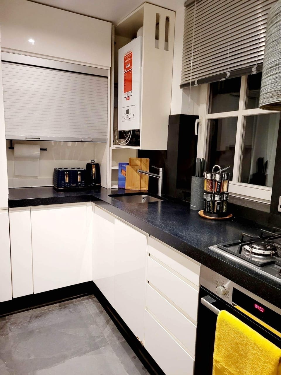 Family Townhome, 2 Bedrooms | Private kitchen | Full-size fridge, microwave, oven, stovetop