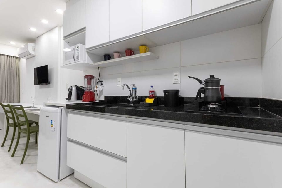 Apartment | Private kitchen | Mini-fridge, microwave, coffee/tea maker, toaster