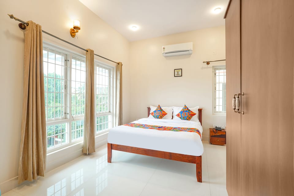 Egyptian cotton sheets, premium bedding, in-room safe, free WiFi