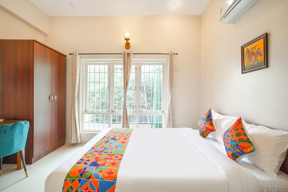 Egyptian cotton sheets, premium bedding, in-room safe, free WiFi