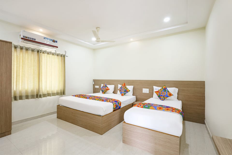 Egyptian cotton sheets, premium bedding, in-room safe, WiFi (free)