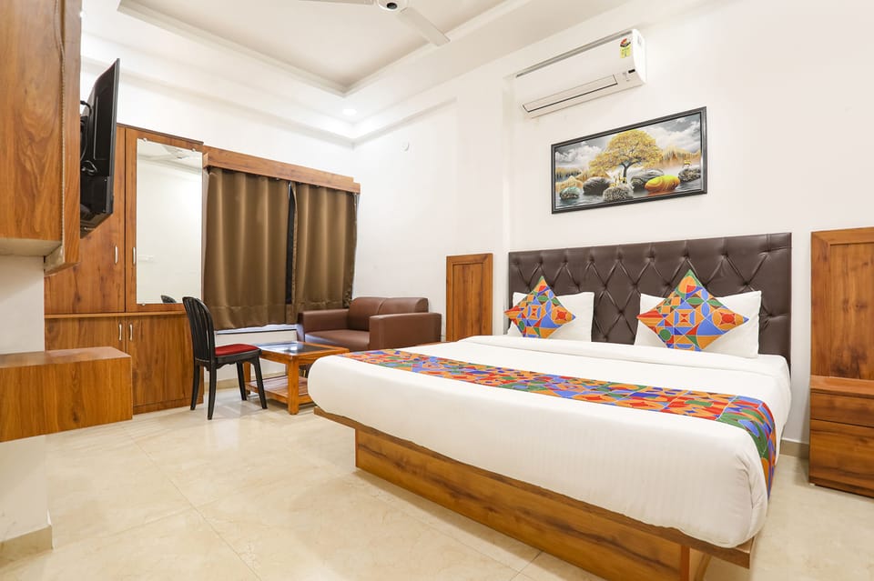 Egyptian cotton sheets, premium bedding, in-room safe, free WiFi