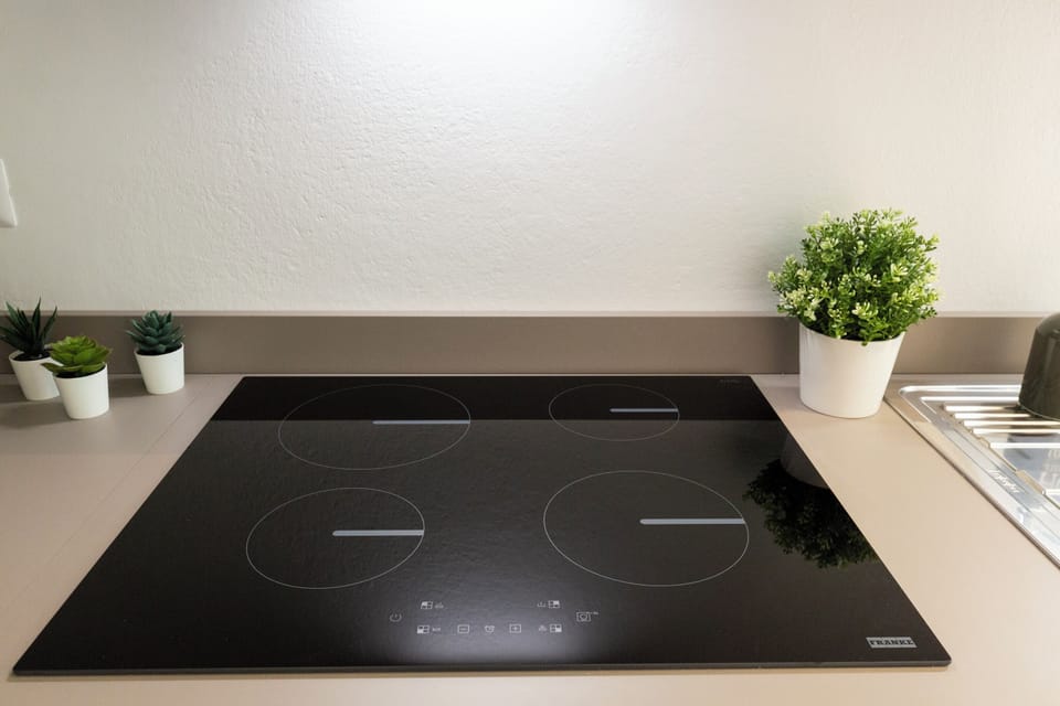 Comfort Studio, Balcony | Private kitchen | Full-size fridge, microwave, stovetop, dishwasher