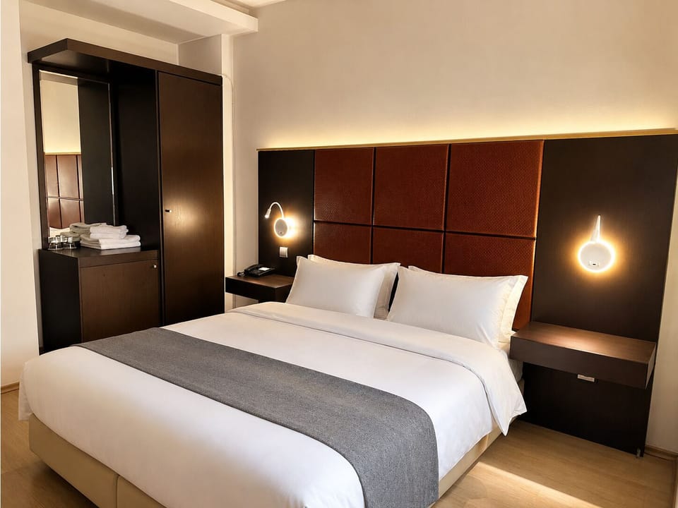 Economy Room, 1 Queen Bed | Premium bedding, down comforters, in-room safe, iron/ironing board