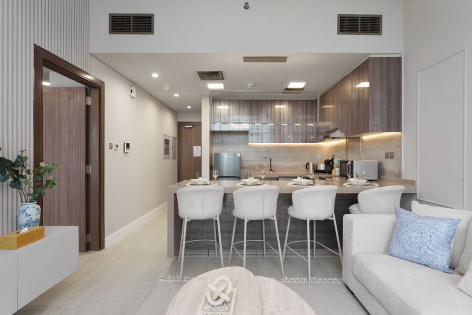Deluxe Apartment, 1 Bedroom, Balcony | Dining room