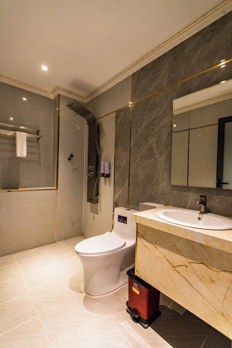 Deluxe Double Room Single Use | Bathroom | Slippers, towels