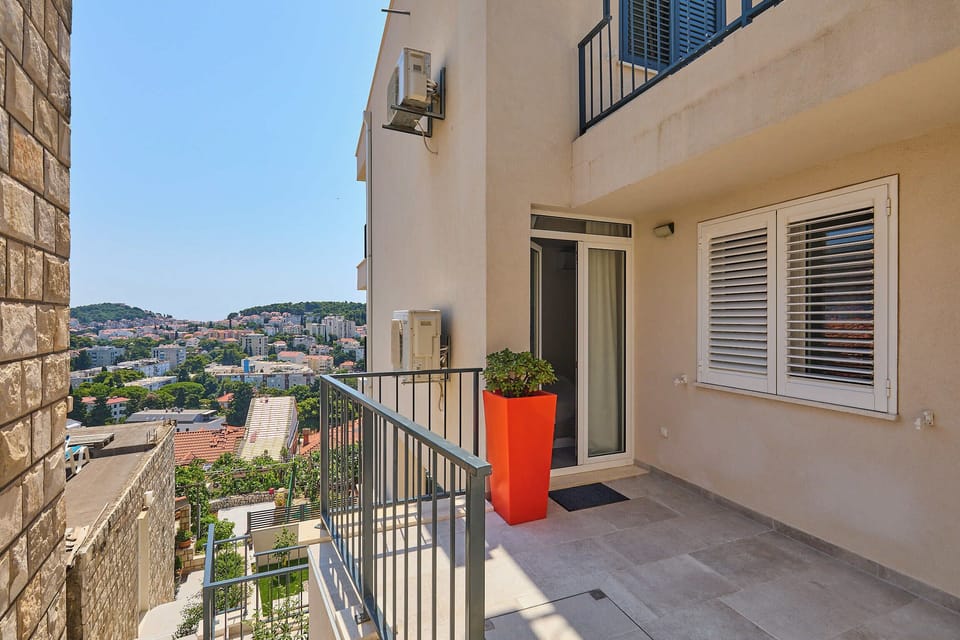 Apartment (2 Bedrooms) | Balcony