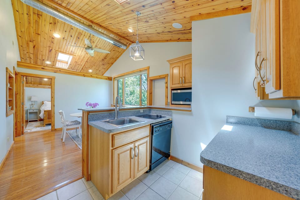 House (2 Bedrooms) | Interior