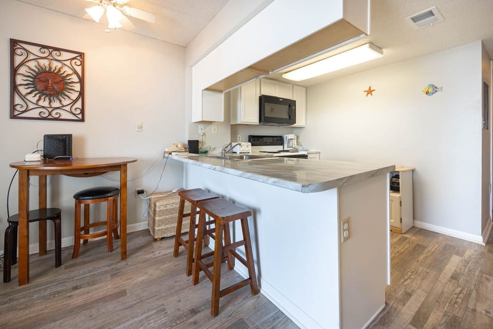 Condo, 1 Bedroom | Private kitchen | Coffee/tea maker, fridge, oven