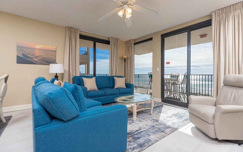 Condo, 3 Bedrooms | Living area