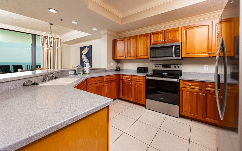 Condo, 2 Bedrooms | Private kitchen | Fridge, oven, coffee/tea maker