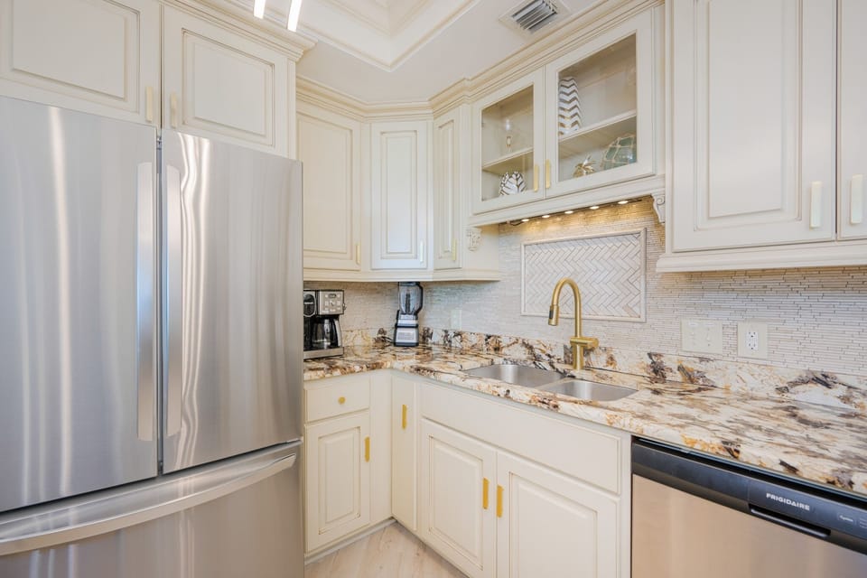 Condo, 3 Bedrooms | Private kitchen | Coffee/tea maker, fridge, oven