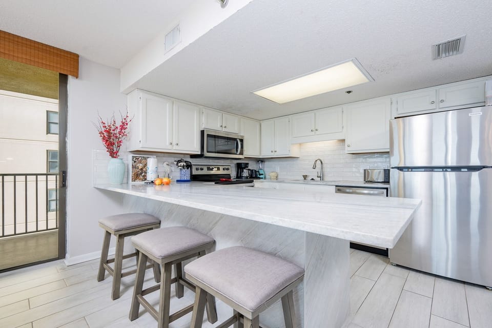 Condo, 3 Bedrooms | Private kitchen | Fridge, oven, coffee/tea maker