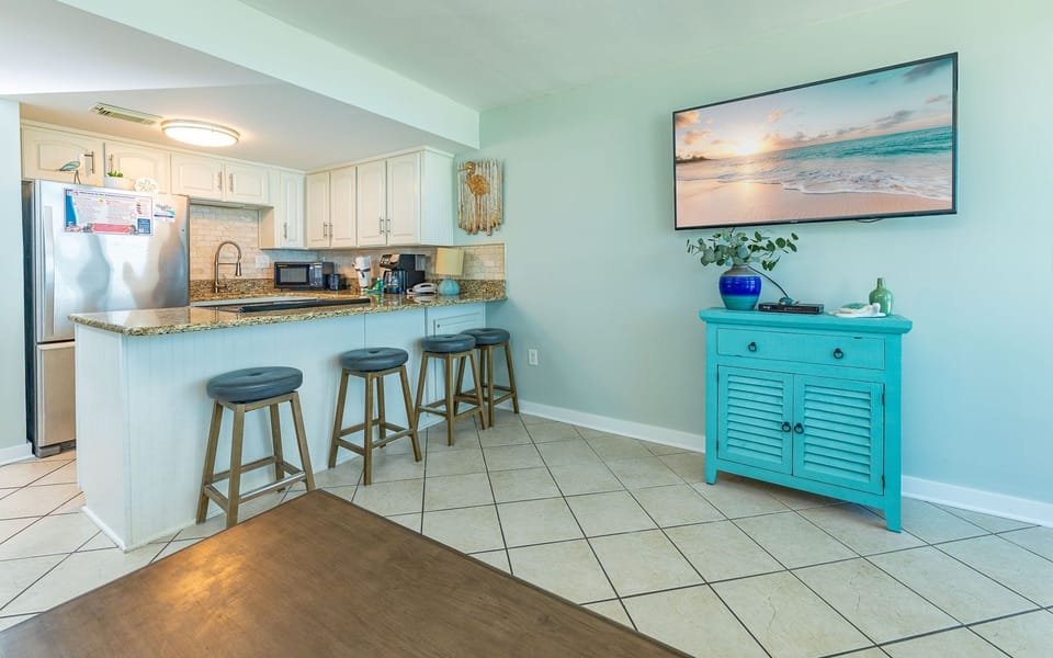 Condo, 1 Bedroom | Private kitchen | Coffee/tea maker, fridge, oven