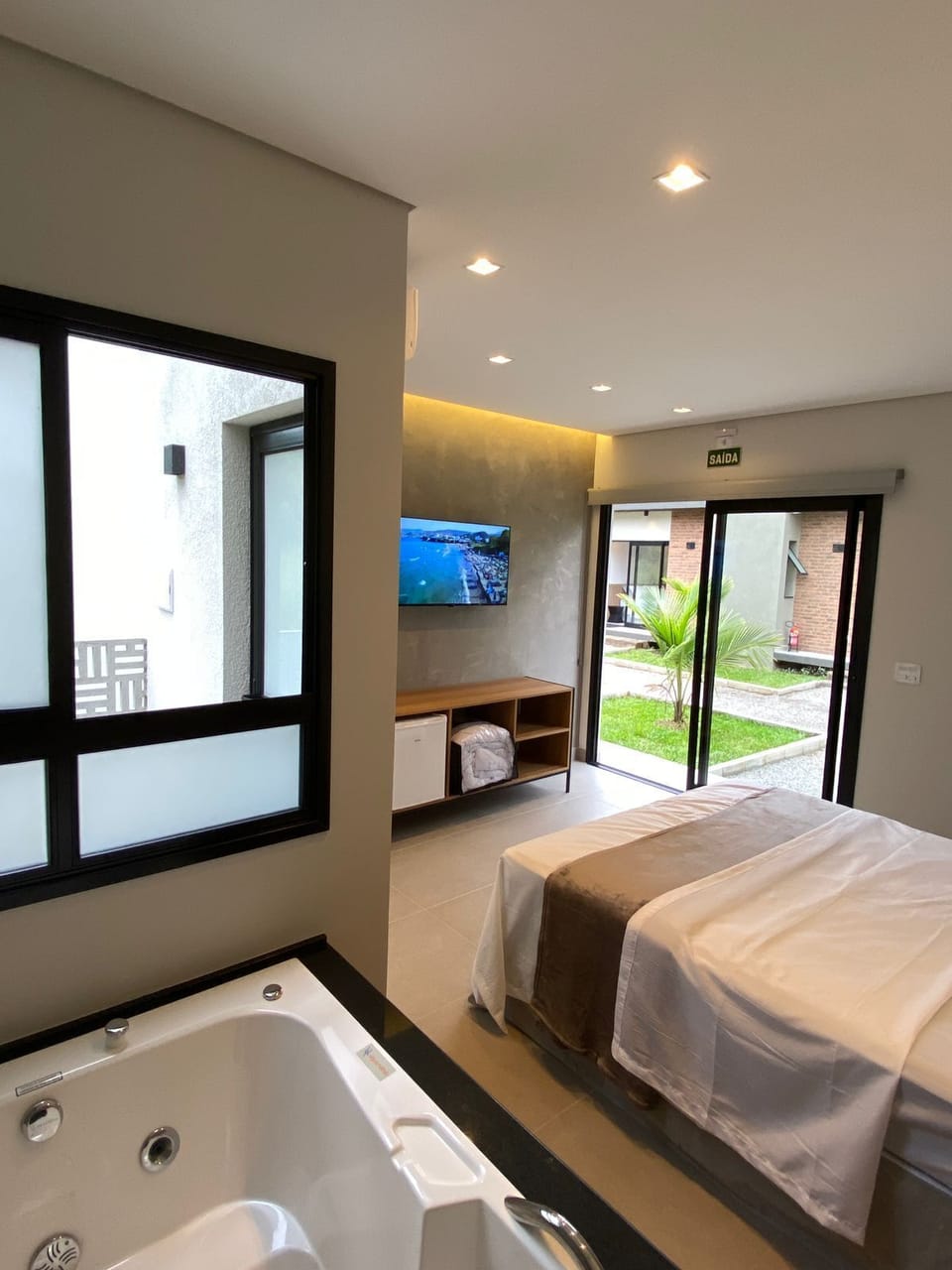 Luxury Suite, 4 Bedrooms, Balcony | Premium bedding, free WiFi, bed sheets