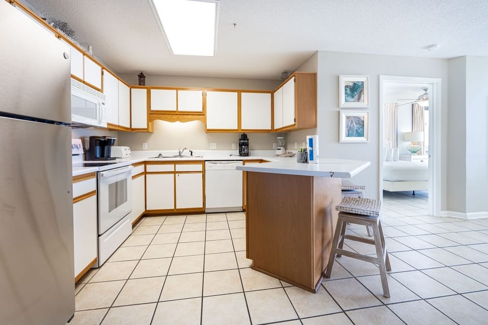Condo, 1 Bedroom | Private kitchen | Coffee/tea maker, fridge, oven