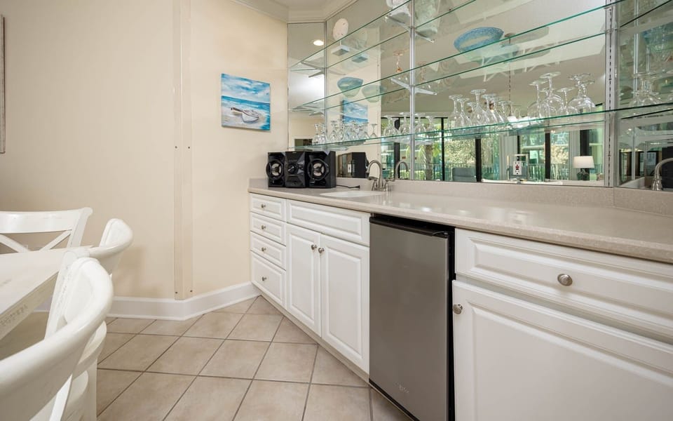 Condo, 3 Bedrooms | Interior