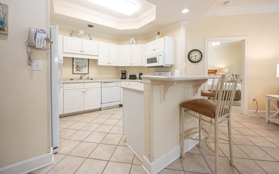 Condo, 3 Bedrooms | Private kitchen | Coffee/tea maker, fridge, oven