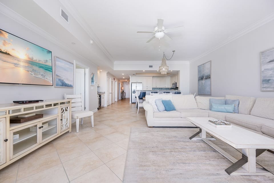 Condo, 3 Bedrooms | Living area
