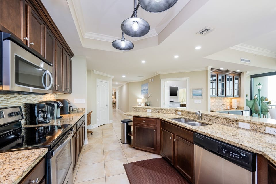 Condo, 4 Bedrooms | Private kitchen | Coffee/tea maker, fridge, oven