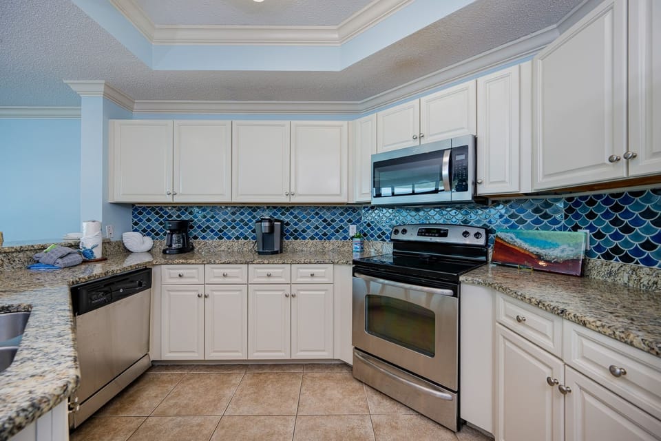 Condo, 3 Bedrooms | Private kitchen | Coffee/tea maker, fridge, oven
