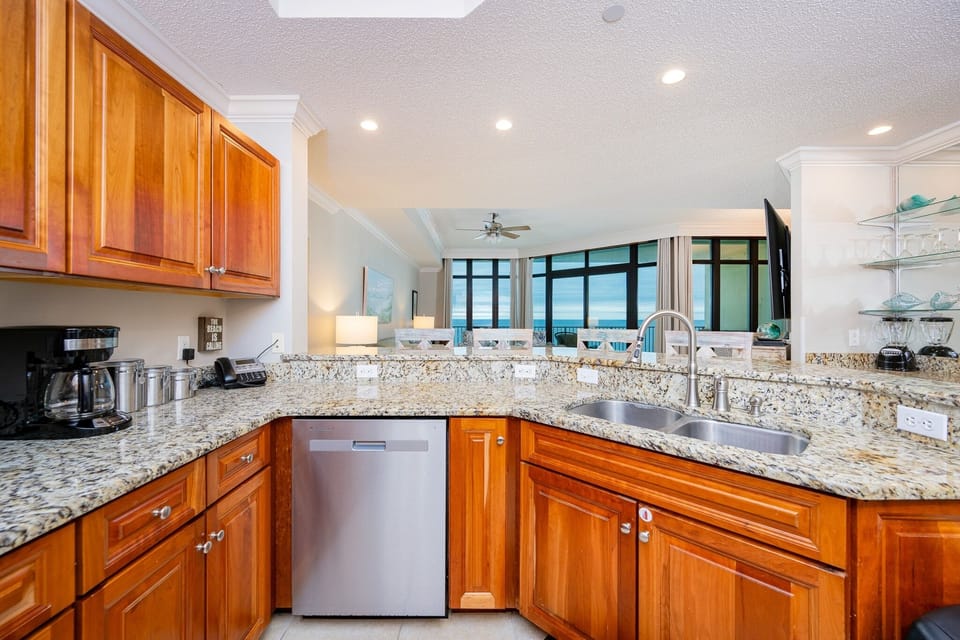 Condo, 3 Bedrooms | Private kitchen | Coffee/tea maker, fridge, oven