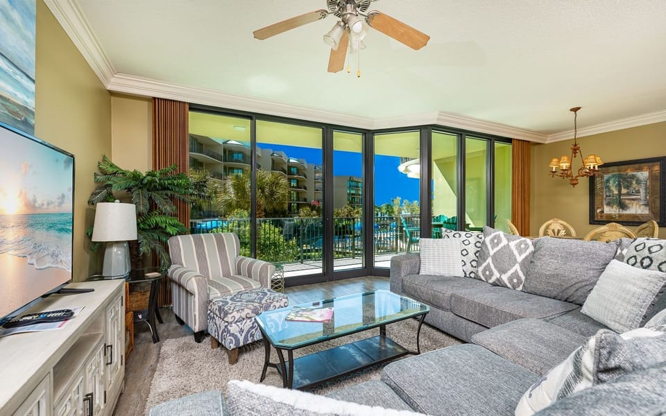 Condo, 2 Bedrooms | Living area