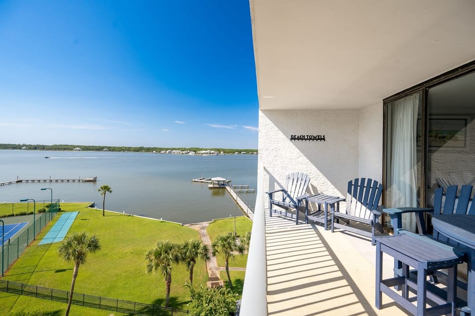 Condo, 2 Bedrooms | Property grounds